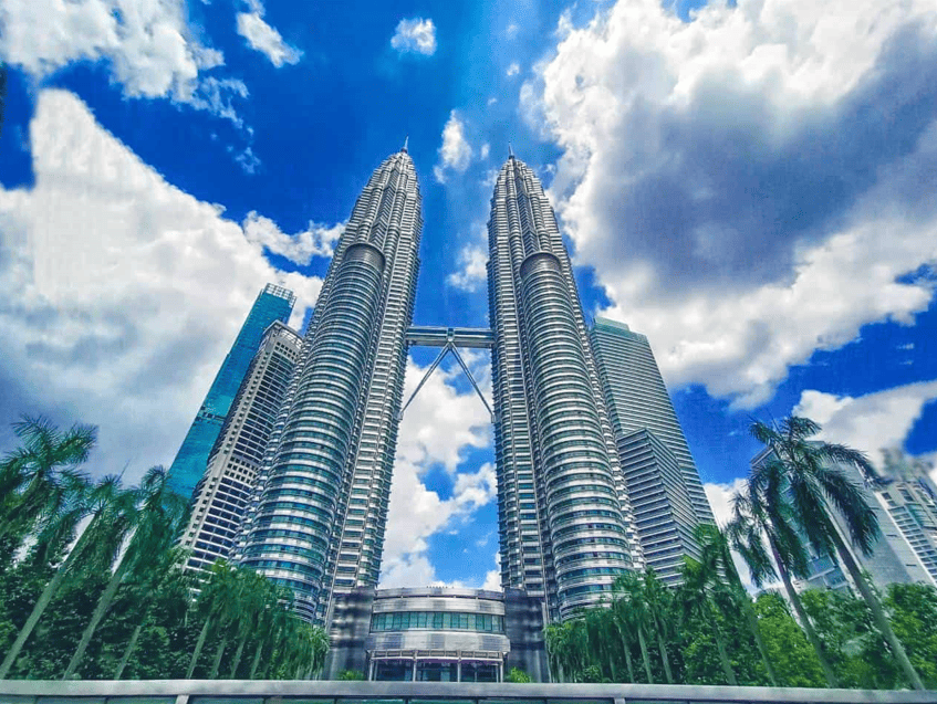 Read more about the article أبراج ماليزيا رمز التفوق المعماري والابتكار
